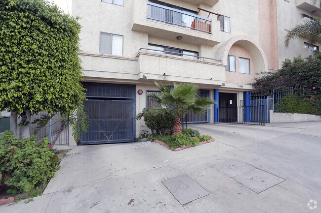 Building Photo - Park Mariposa Apartments