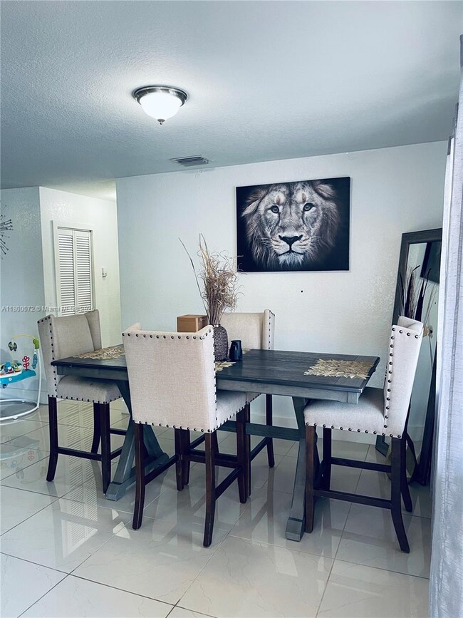 Foto del edificio - 5857 NW 13th Ave