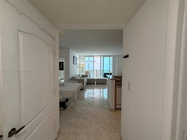 Foto del edificio - 17555 Atlantic Blvd