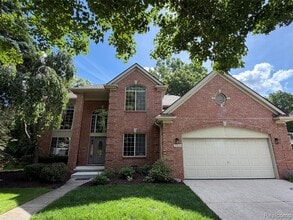 Building Photo - 27424 Rosewood Ct