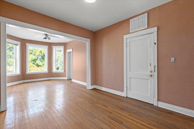 Foto del edificio - 3145 W Augusta Blvd