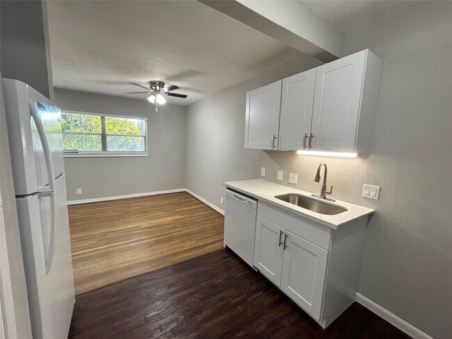 Foto del edificio - 3520 Garrott St