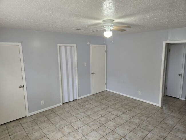 Building Photo - 5270 Wildwood Dr