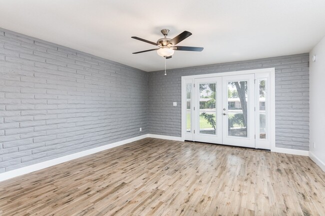 Building Photo - 3718 E Glenrosa Ave