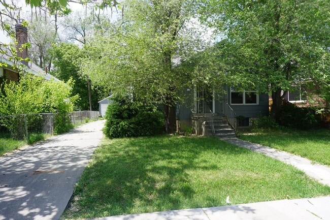 Adorable 1940's Remodeled 4 Bed 2 Bath Home - Adorable 1940's Remodeled 4 Bed 2 Bath Home