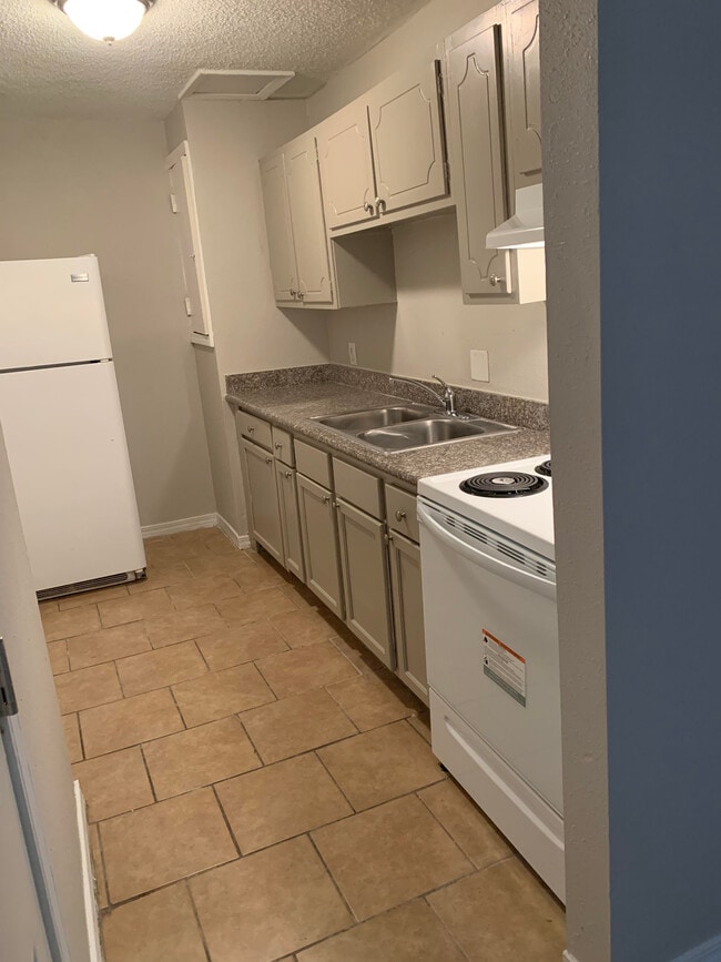 Building Photo - Patriot Pointe (FKA Beacon Pointe)