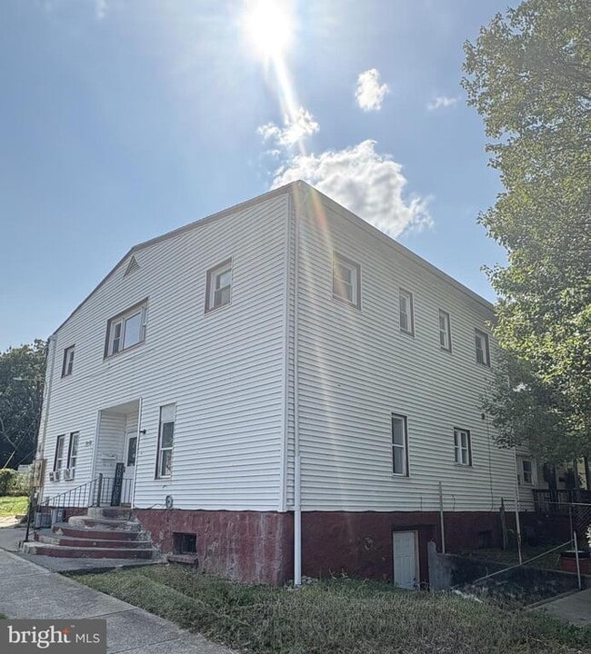 Building Photo - 906 Argus St