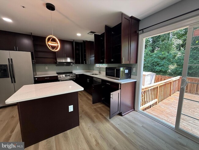 Building Photo - 339 Lindera Ct