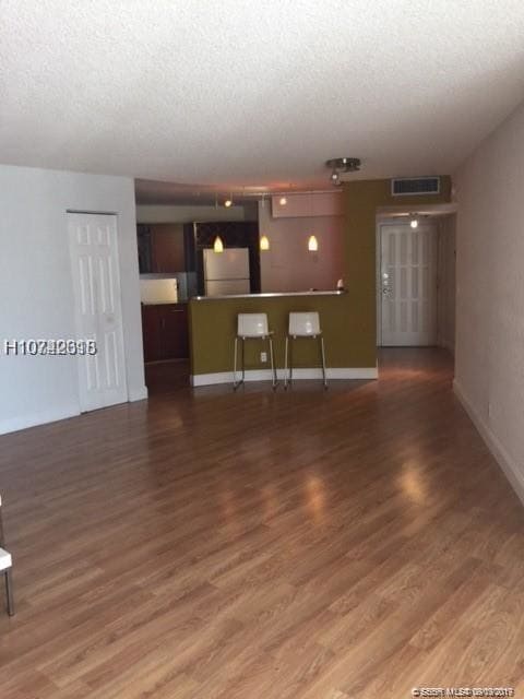 Primary Photo - 400 Leslie Dr
