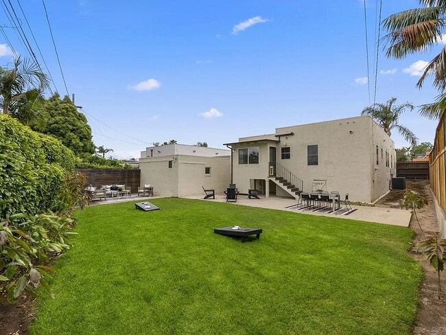 Foto del edificio - 4825 Biona Dr