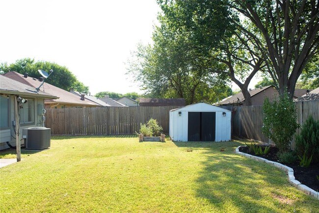 Building Photo - 10840 E Idlewood Dr