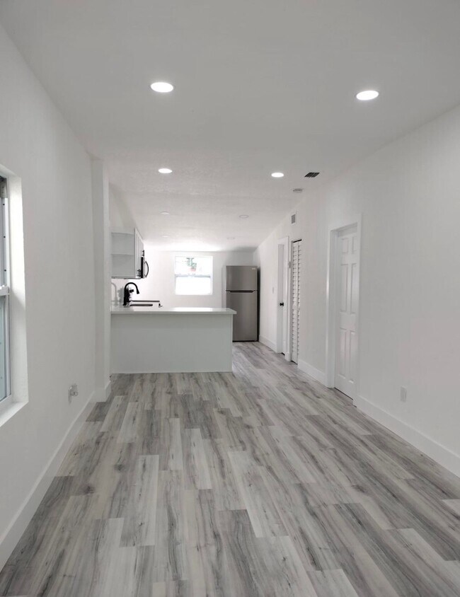 Foto del edificio - 1062 NW 25th St