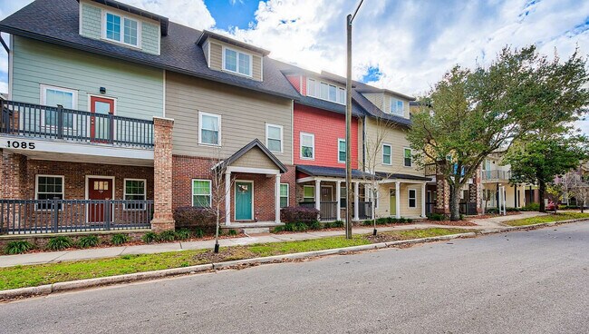 Vista completa de la calle Lyon - Lyons Corner