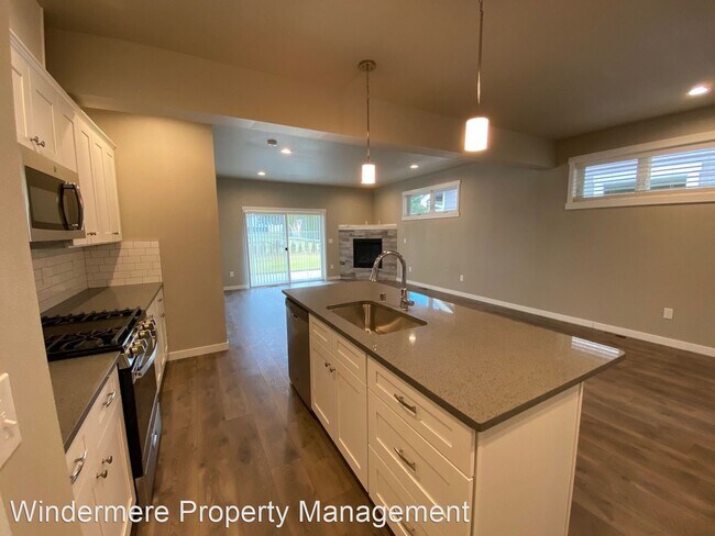 Foto del edificio - 3 br, 2.5 bath House - 6937 Red Ridge Dr #B