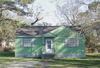 Building Photo - 5818 Breckenridge Ave