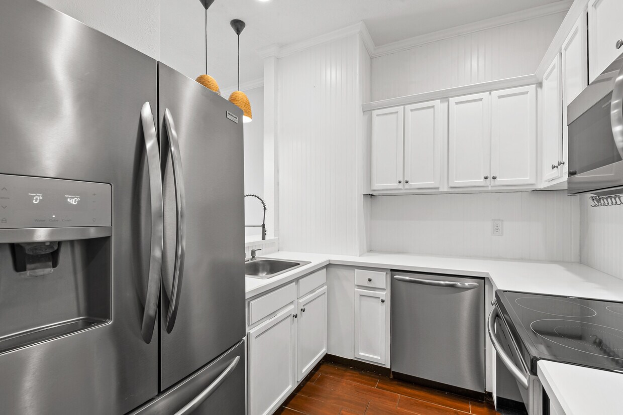 Primary Photo - 235 6th St NW