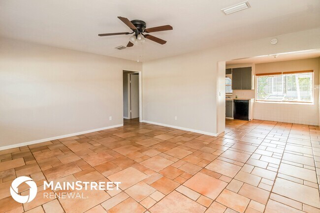 Foto del edificio - 1197 W Lakeview Cir