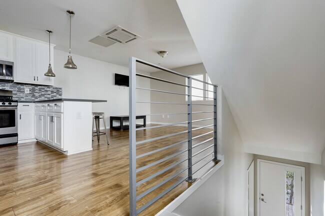 Building Photo - 1160 W 36th Pl