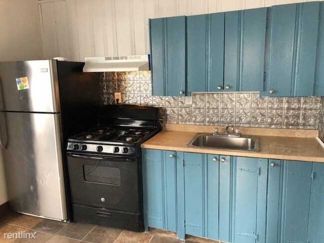 Foto del edificio - 1 br, 1 bath Apartment - 204 2nd Avenue 3