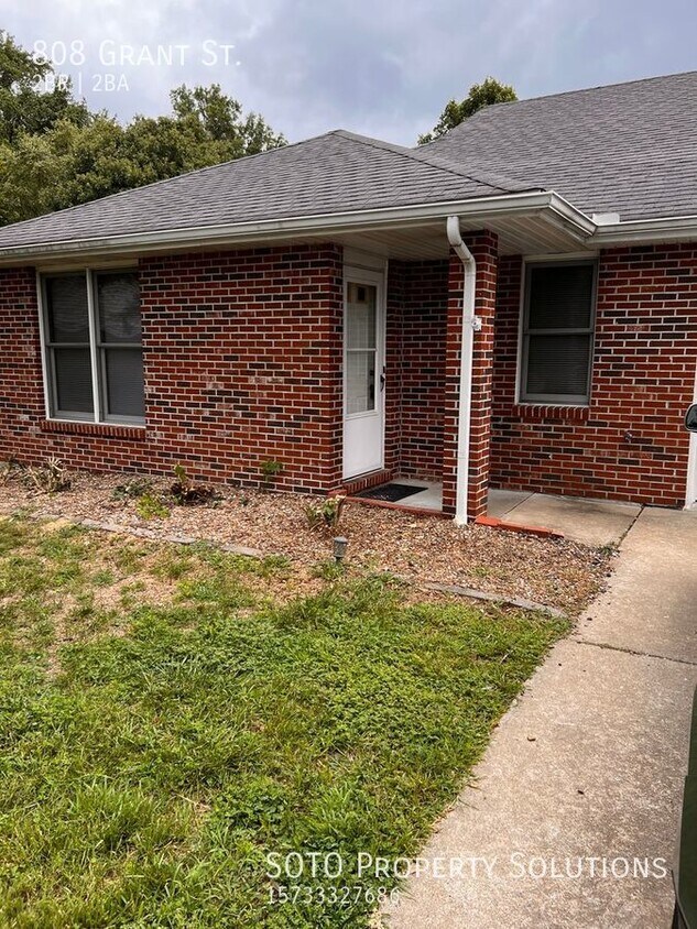 Primary Photo - Duplex on a dead end street