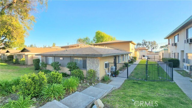 Foto principal - 1366 W Arrow Hwy