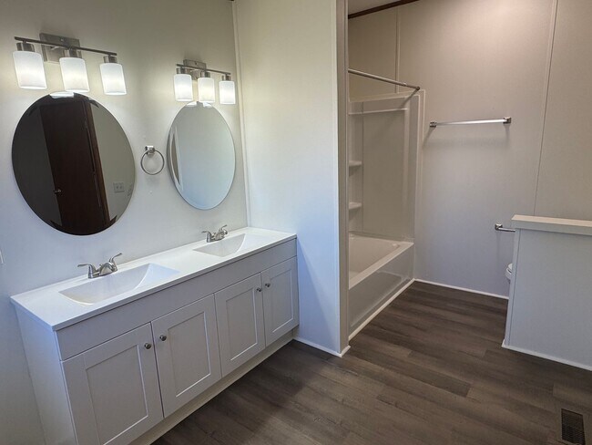 Building Photo - 3 Bedroom 2 Bathroom Home in Johnson City, TN