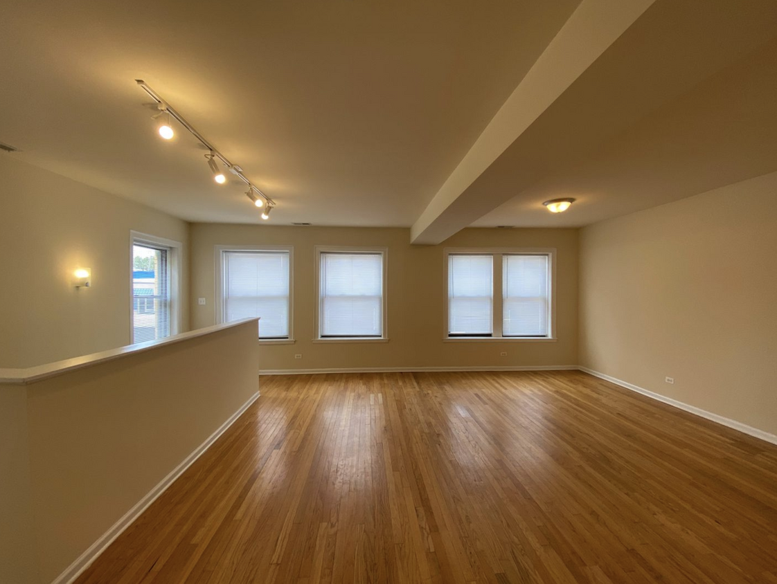 Large, Open Living Room - 2807 W Lawrence Ave