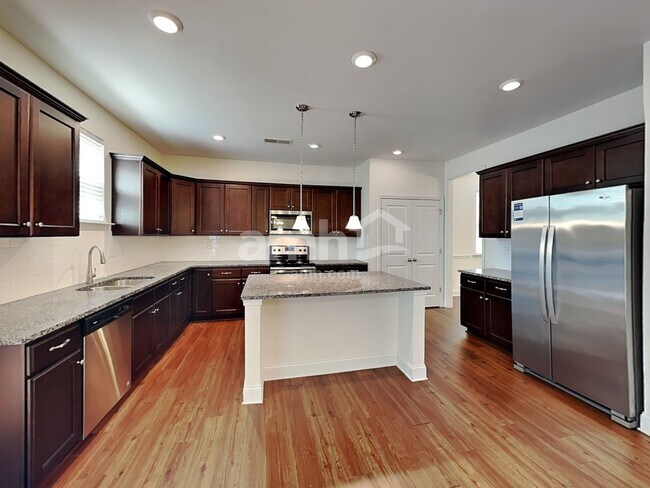 Foto del edificio - 3021 Greenmont Cir