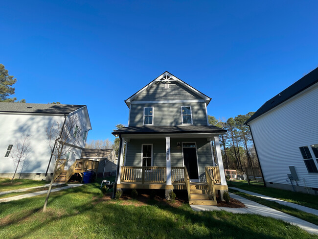 Foto del edificio - Room in House on Maplewood Dr