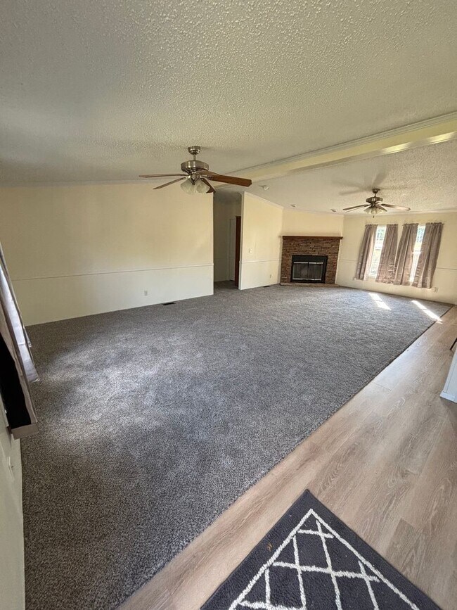 Building Photo - 3 Bedroom Blanchard Home - Just remodeled!