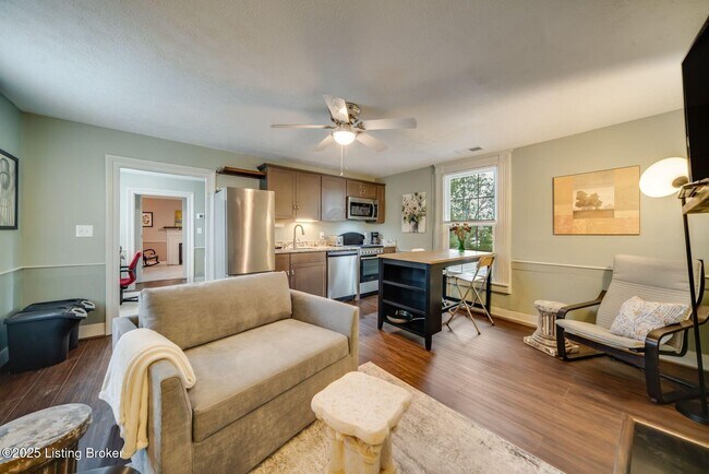 Foto del edificio - 11613 Main St