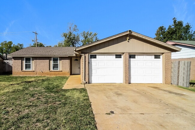 Building Photo - 9205 N Eagle Ln