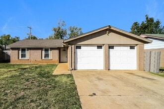 Building Photo - 9205 N Eagle Ln