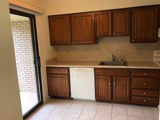 Foto del edificio - 6 Bouton St E