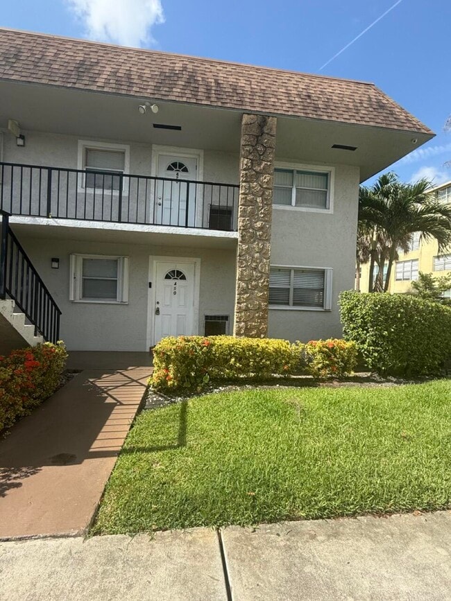 Building Photo - 9915 Sandalfoot Blvd