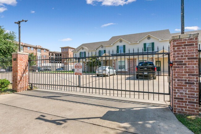 Foto del edificio - 3 Bedroom 3 Bath gated community in Baylor Bubble