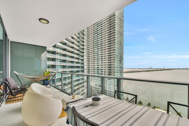 Foto del edificio - 480 NE 31st St