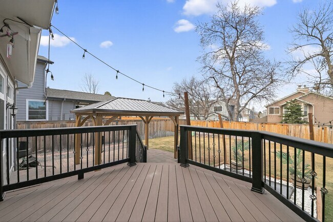 Foto del edificio - 5559 Wickerdale Ln