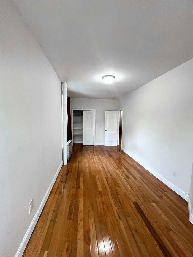 Foto del edificio - 3330 Avenue I