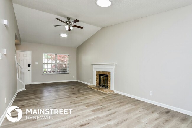 Foto del edificio - 1133 Treetop Village Dr