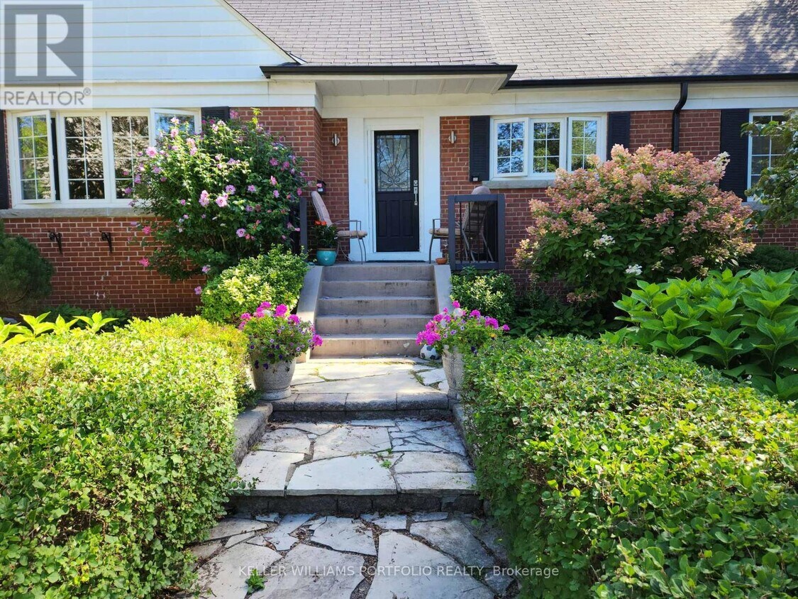 Primary Photo - 27 Wood Glen Rd