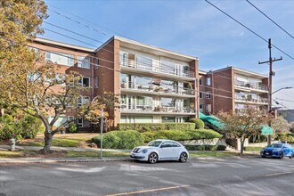 Building Photo - 530 W Olympic Pl