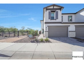 Building Photo - 5061 Woodridge Dr