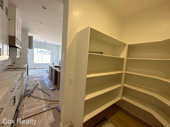 Building Photo - 5 br, 4 bath House - 997 E Iron Horse Dr
