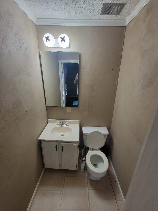 Foto del edificio - 2725 West Point Rd