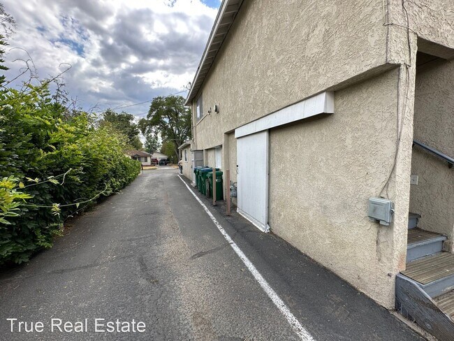 Building Photo - 1 br, 1 bath House - 645 Colorado River, D