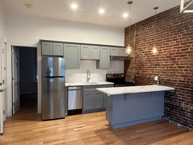 Building Photo - 32 Parmenter St
