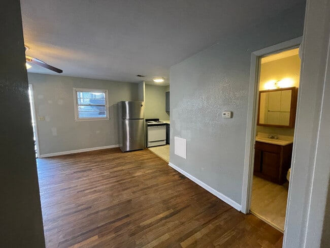 Foto del edificio - 414 E Madison St