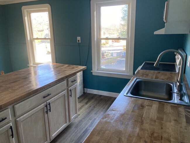 Kitchen - 103 Riverside Dr