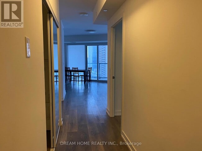 Photo du bâtiment - 159 Wellesley St E